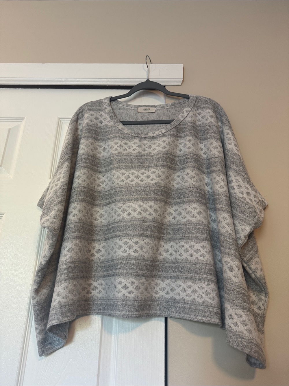 Light Gray Patterned Women's Scoop-Neck Sweater Top